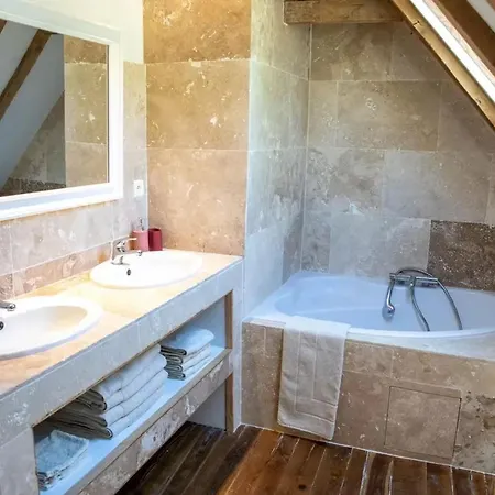 Prázdninový dům Maison Independante Avec Piscine Partagee, Maleville, 150 M² *