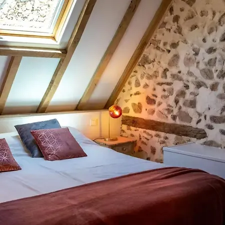 Сasa de vacaciones Maison Indépendante Avec Piscine Partagée, Maleville, 150 M²