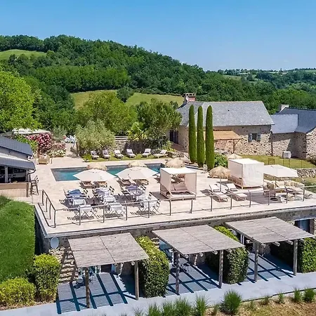 Maison Indépendante Avec Piscine Partagée, Maleville, 150 M² *