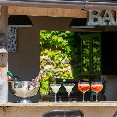 Maison Indépendante Avec Piscine Partagée, Maleville, 150 M²