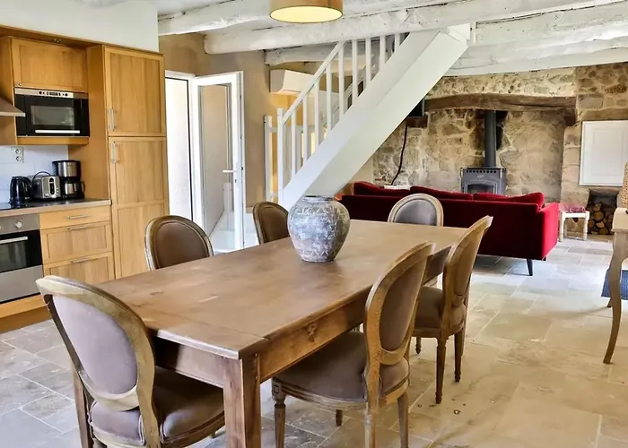 Maison Indépendante Avec Piscine Partagée, Maleville, 150 M² Maleville