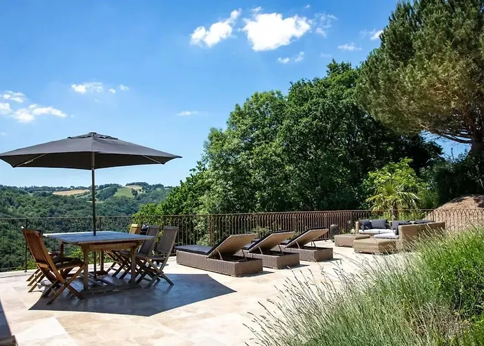 Maison Indépendante Avec Piscine Partagée, Maleville, 150 M² *