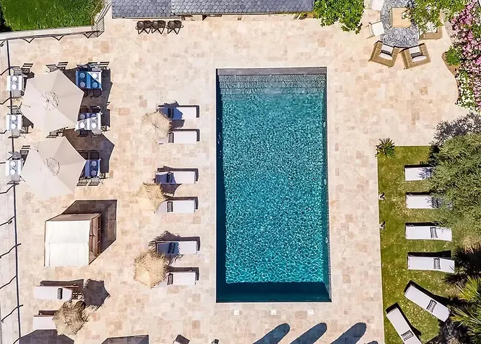 Maison Indépendante Avec Piscine Partagée, Maleville, 150 M²