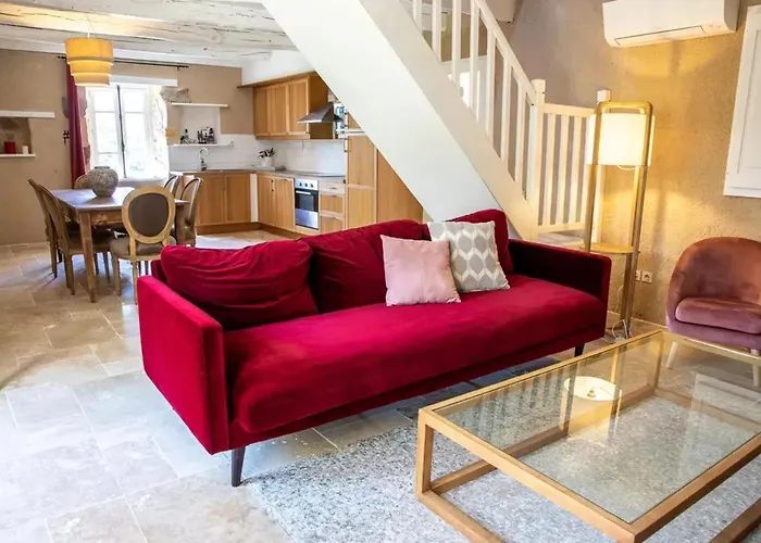 Maison Indépendante Avec Piscine Partagée, Maleville, 150 M²