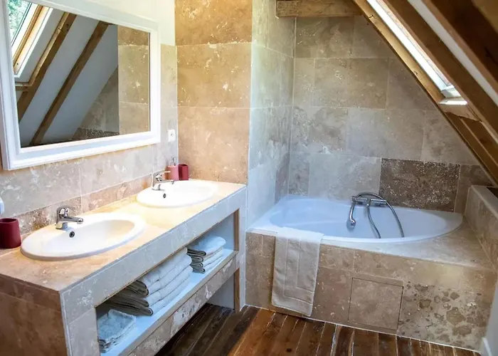 Сasa de vacaciones Maison Indépendante Avec Piscine Partagée, Maleville, 150 M² *