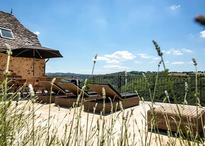Maison Indépendante Avec Piscine Partagée, Maleville, 150 M² Maleville