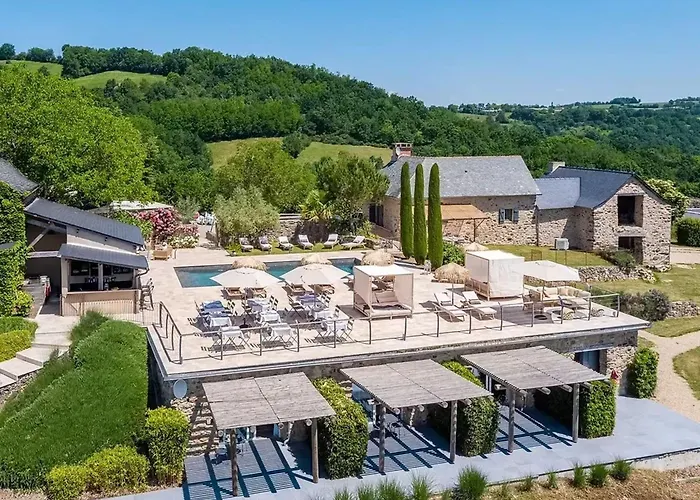 Maison Indépendante Avec Piscine Partagée, Maleville, 150 M² *