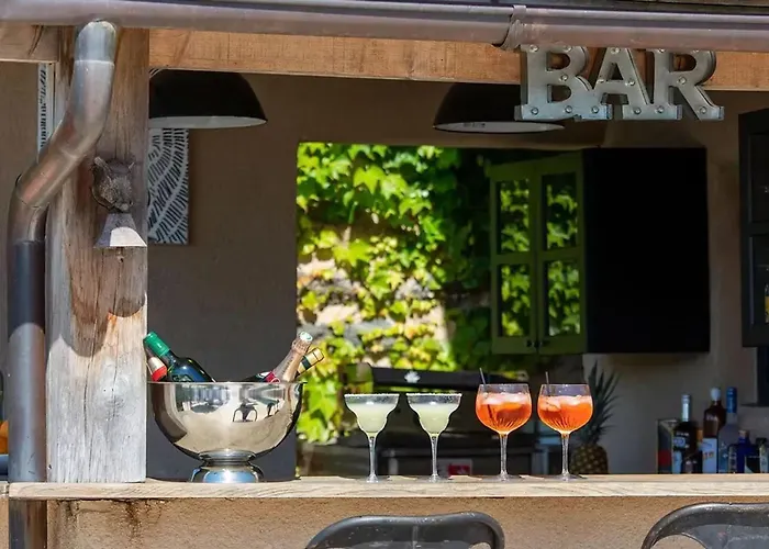 Maison Indépendante Avec Piscine Partagée, Maleville, 150 M²