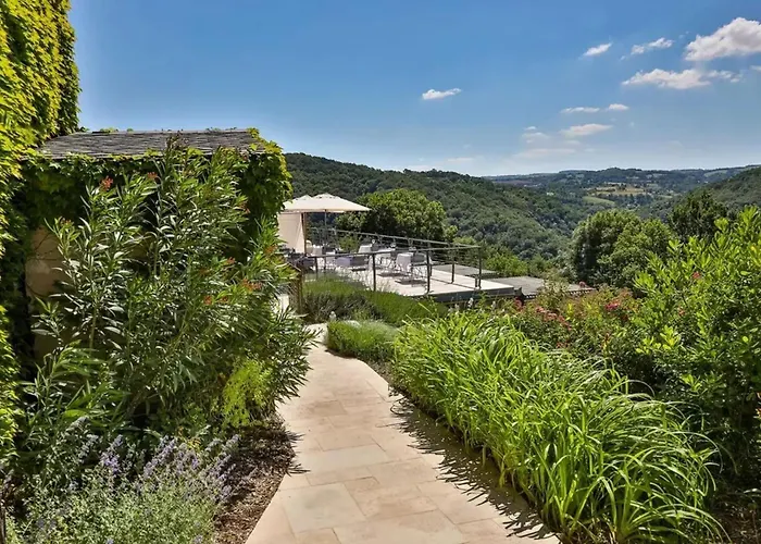 Maison Indépendante Avec Piscine Partagée, Maleville, 150 M²